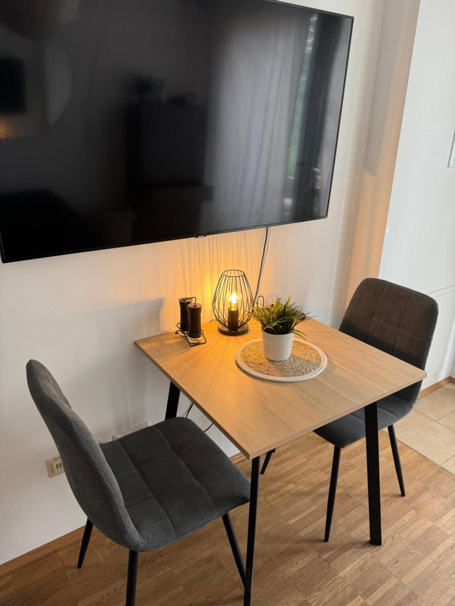 Moderne Ferienwohnung Mit Terrasse 维尔茨堡 外观 照片