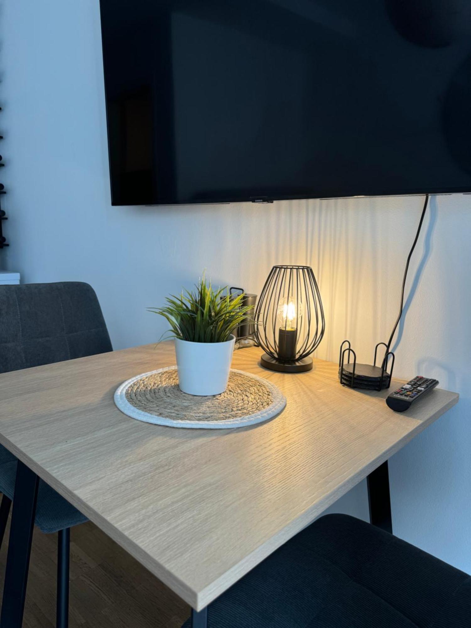 Moderne Ferienwohnung Mit Terrasse 维尔茨堡 外观 照片